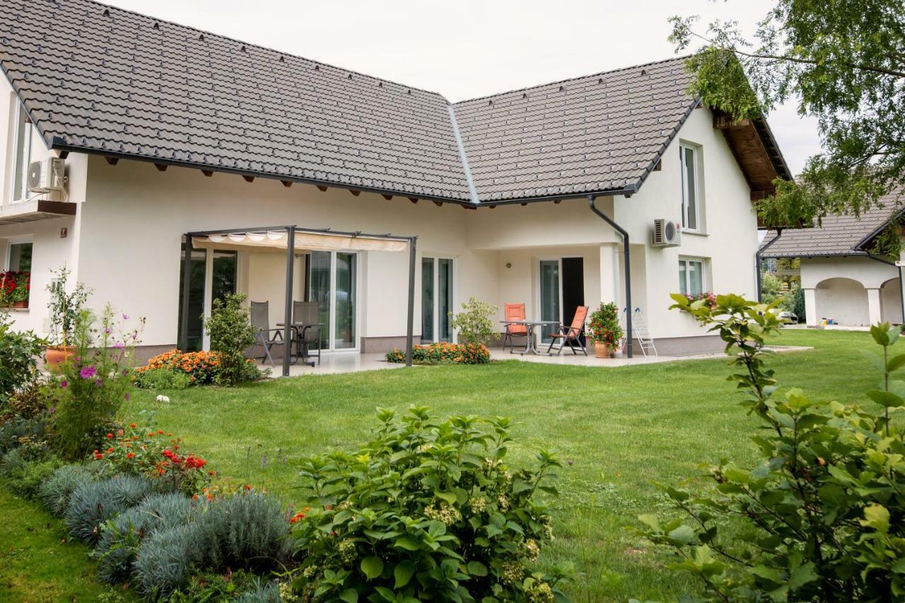 Bed and Breakfast Sobe Meta Brezje Exteriér fotografie